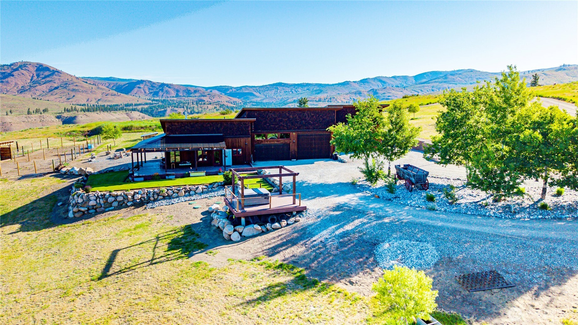 74 Sawtooth View Road Pateros, WA 98846 - Photo 2 of 28