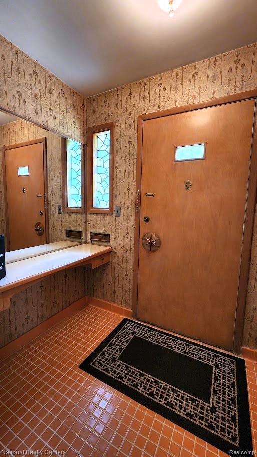 821 Pemberton Road Grosse Pointe, MI 48230 - Photo 5 of 68 Foyer.jpg