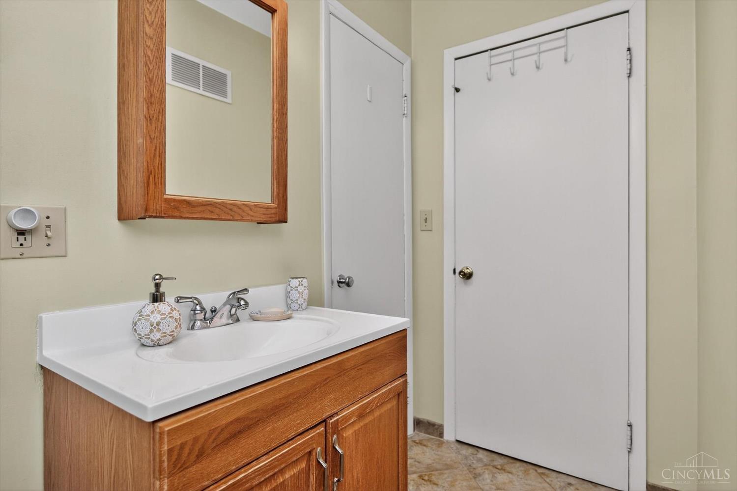 3899 Banks Road Cincinnati, OH 45245 - Photo 24 of 52 Gallery Image 24