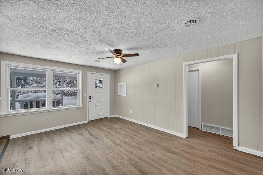 8564 Cedar Road Chesterland, OH 44026 - Photo 4 of 43