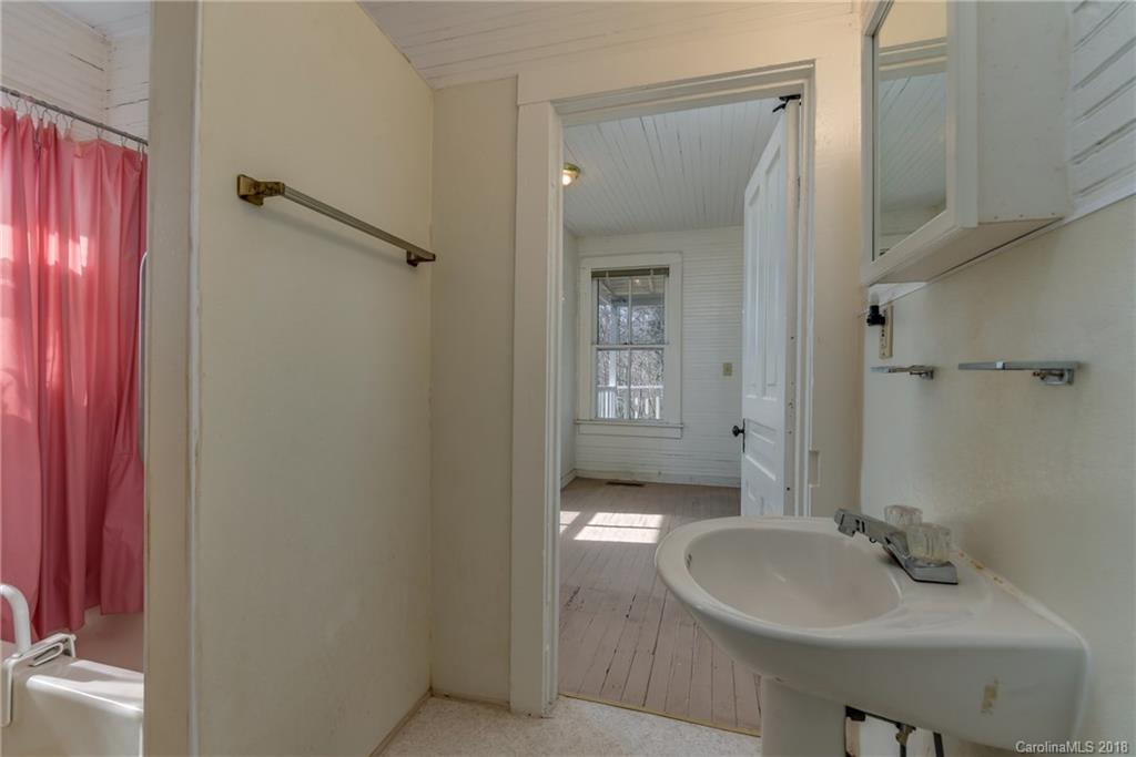 1013 Markham Road Tryon, NC 28782 - Photo 33 of 34