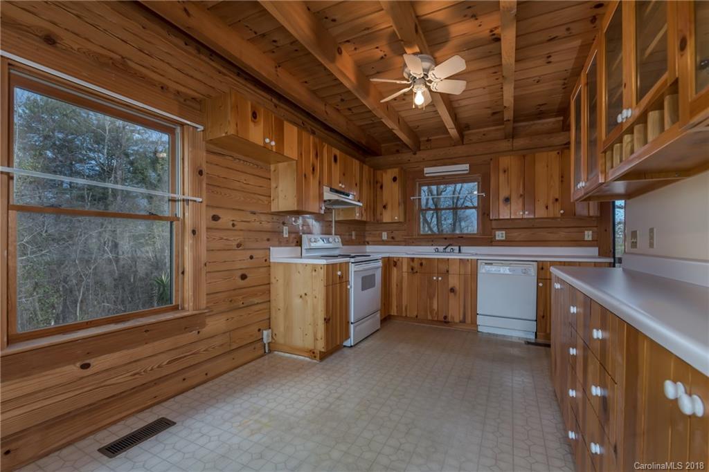 1013 Markham Road Tryon, NC 28782 - Photo 9 of 34