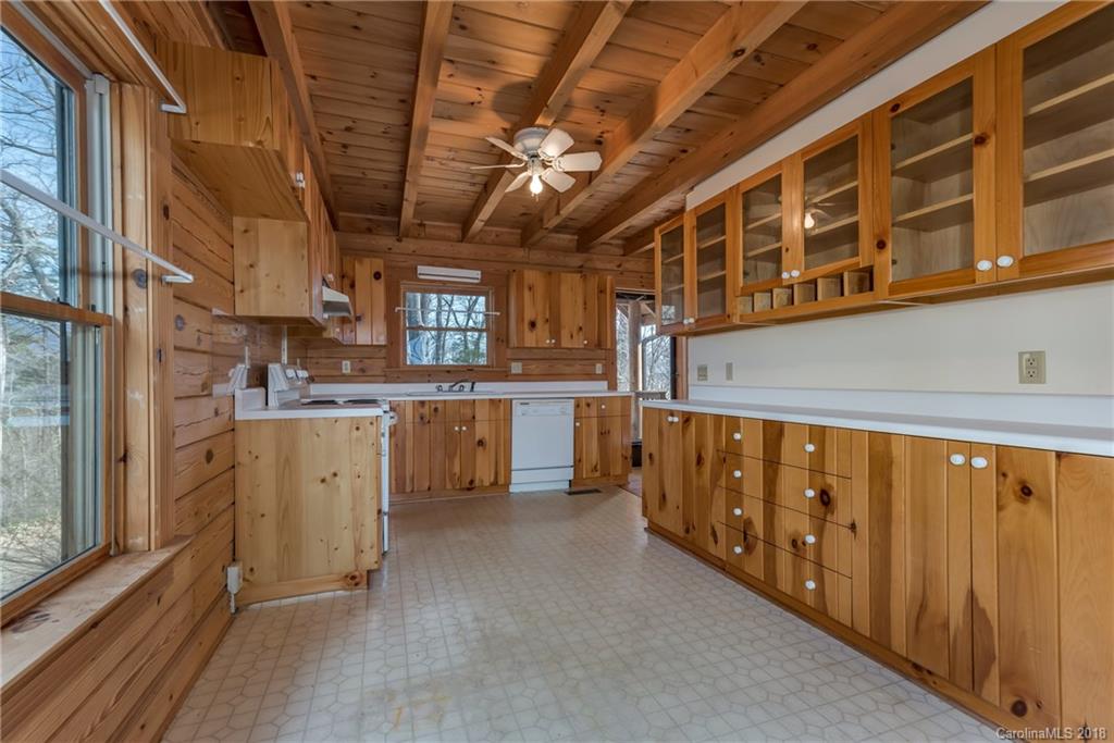 1013 Markham Road Tryon, NC 28782 - Photo 10 of 34