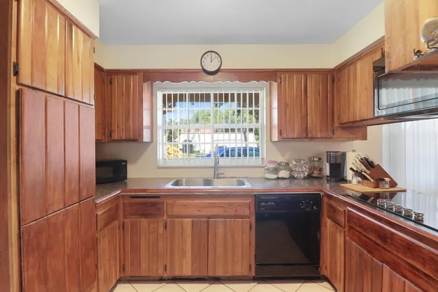 $625,000 | 310 Wilma Circle, Riviera Beach, FL 33404