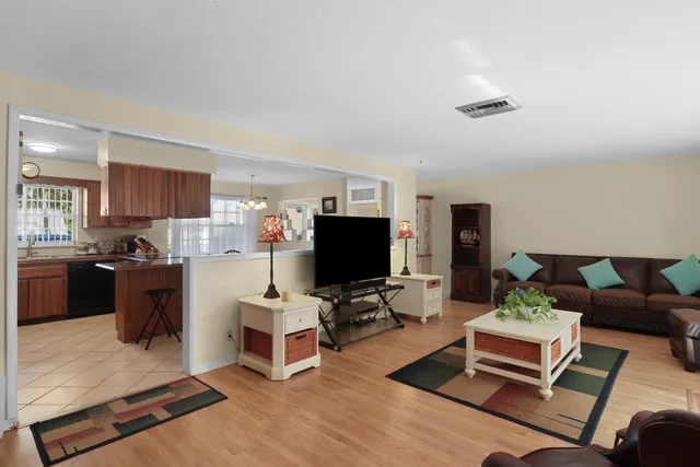 $625,000 | 310 Wilma Circle, Riviera Beach, FL 33404