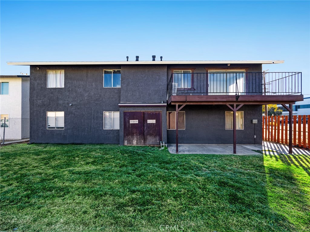 38423 10th Place East, Unit 3 Palmdale, CA 93550 - Photo 4 of 27 a brick house with a outdoor space