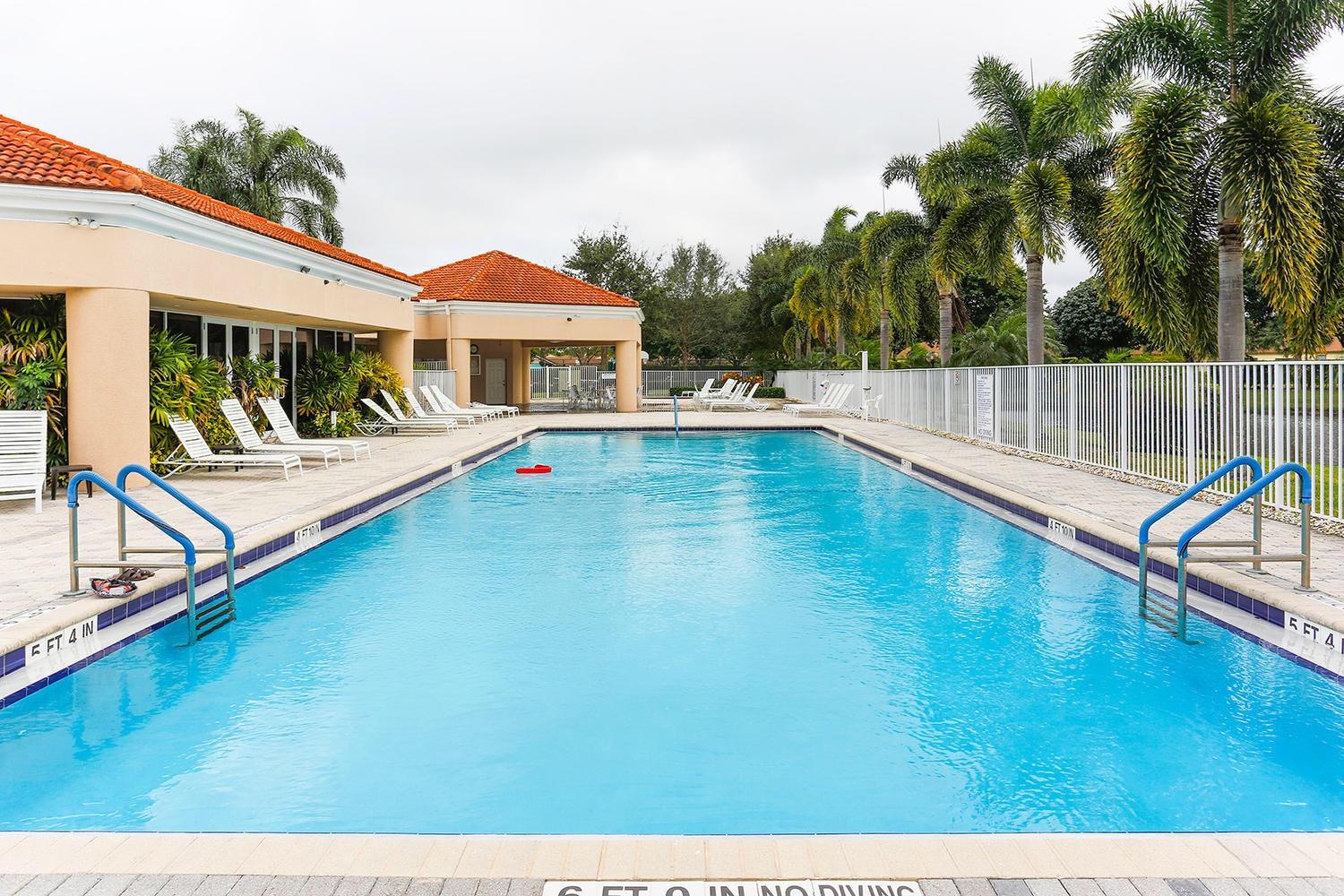 8646 Vía Reale, Unit 4 Boca Raton, FL 33496 - Photo 24 of 33 Pool