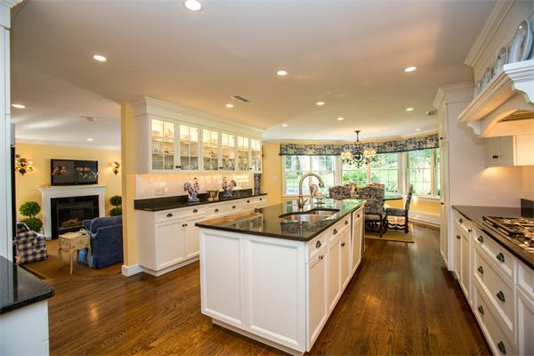 6 Upwey Road Wellesley, MA 02481 - Photo 3 of 20