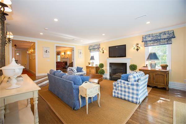 6 Upwey Road Wellesley, MA 02481 - Photo 5 of 20
