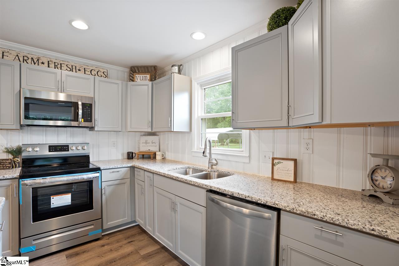 509 Tolar Road Travelers Rest, SC 29690 - Photo 8 of 32 Gallery Image 8