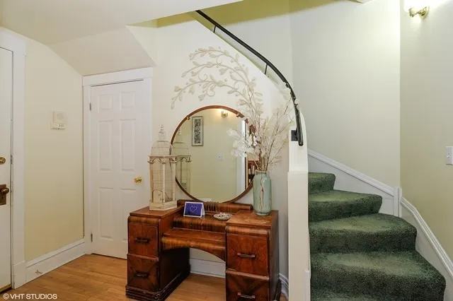 a view of livingroom with furniture