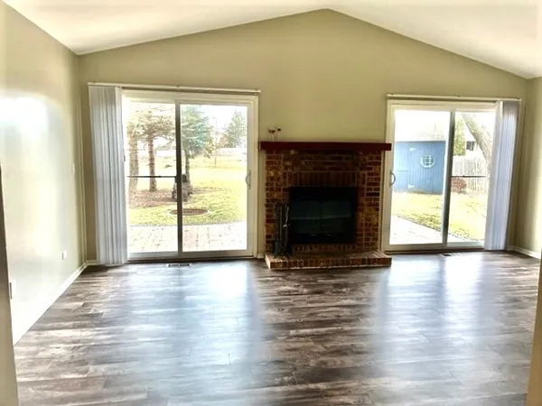 $3,350 | 362 Amy Court, Naperville, IL 60565