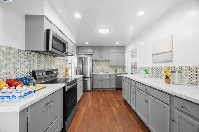 $889,000 | 334 Oxford Street, Hayward, CA 94541