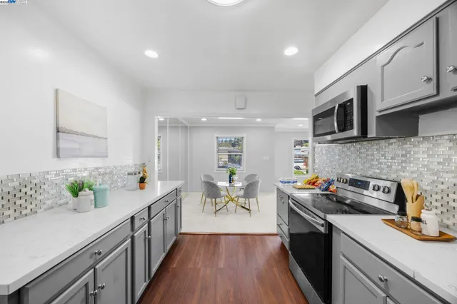 $889,000 | 334 Oxford Street, Hayward, CA 94541