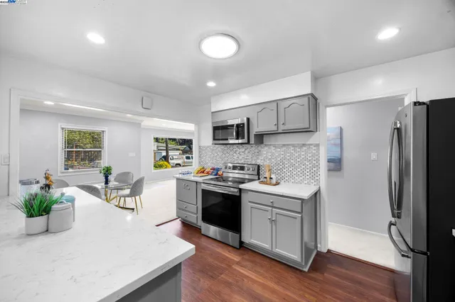 $889,000 | 334 Oxford Street, Hayward, CA 94541