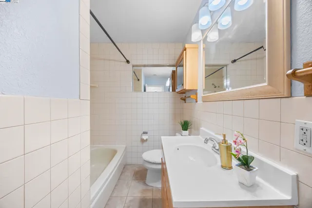 $889,000 | 334 Oxford Street, Hayward, CA 94541