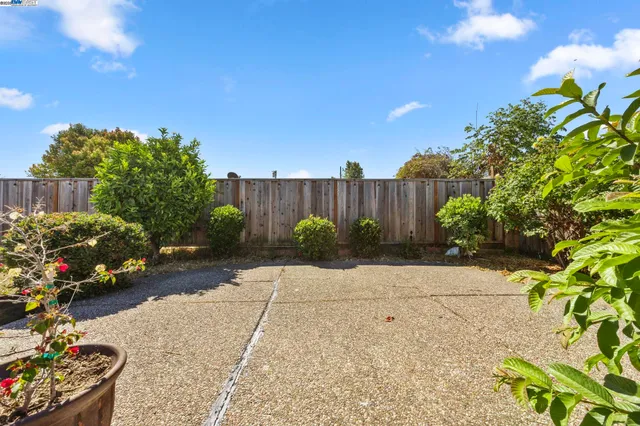 $889,000 | 334 Oxford Street, Hayward, CA 94541