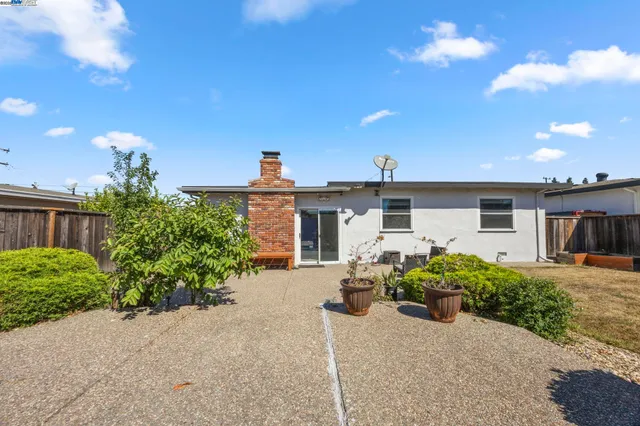 $889,000 | 334 Oxford Street, Hayward, CA 94541