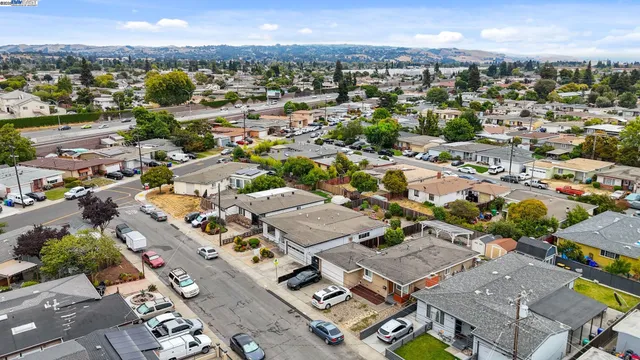 $889,000 | 334 Oxford Street, Hayward, CA 94541