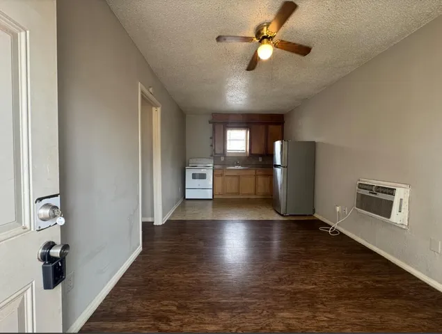 $500 | 2404 26th Street, Unit REAR, Lubbock, TX 79411