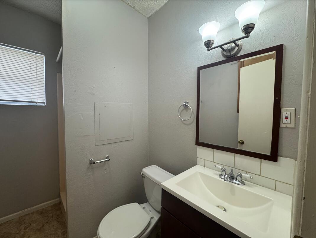 2404 26th Street, Unit REAR Lubbock, TX 79411 - Photo 5 of 6 3