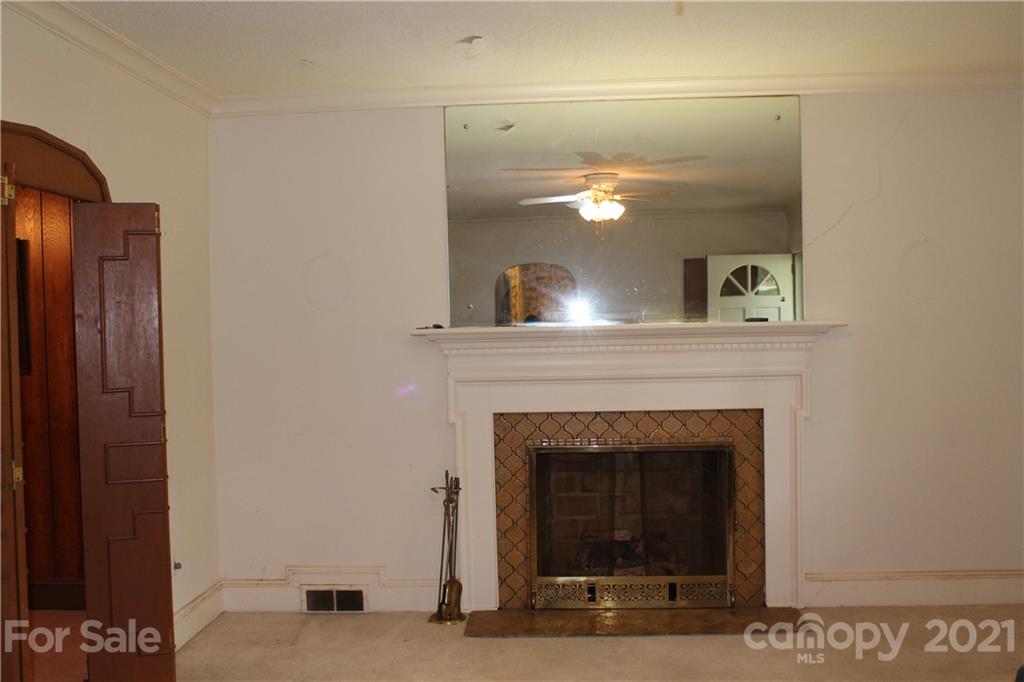 1423 Crystal Road Charlotte, NC 28205 - Photo 5 of 20 Gallery Image 5