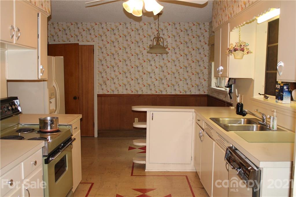 1423 Crystal Road Charlotte, NC 28205 - Photo 10 of 20 Gallery Image 10