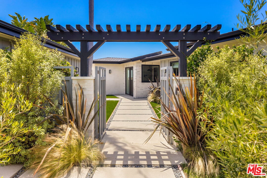 17810 Sabbiadoro Way Pacific Palisades, CA 90272 - Photo 2 of 35 Gallery Image 2