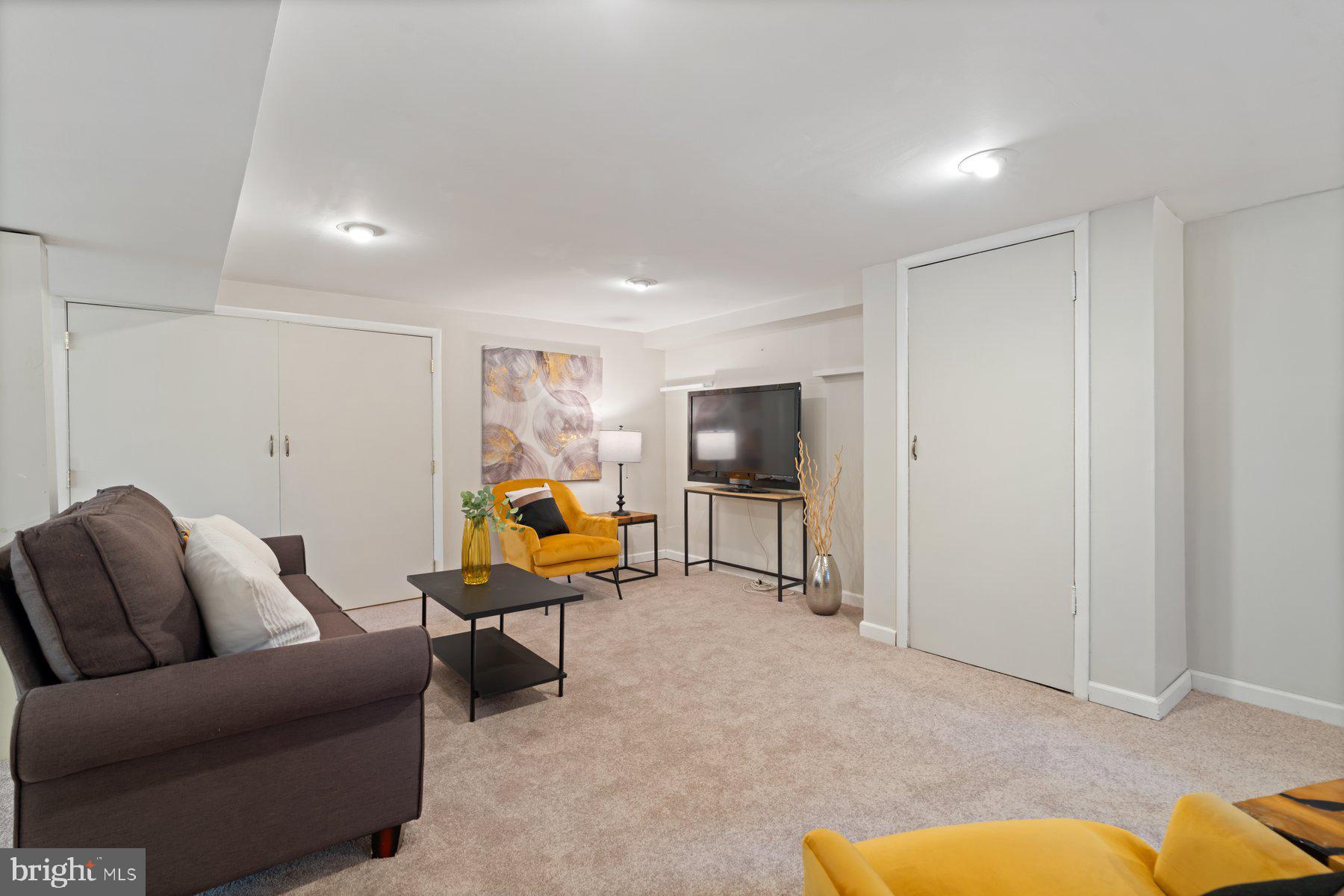 540 Brook Road Towson, MD 21286 - Photo 28 of 37 a bedroom with furniture and a couch