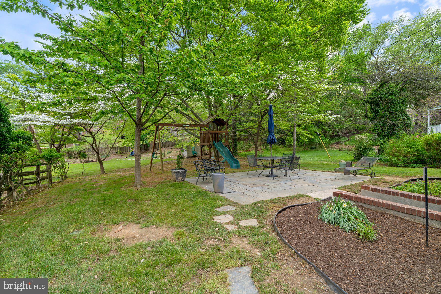 540 Brook Road Towson, MD 21286 - Photo 33 of 37 a view of a backyard with tree s
