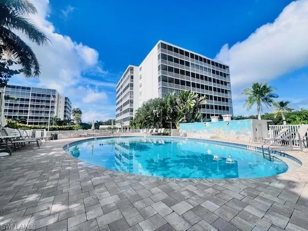 $2,200 | 5 Bluebill Avenue, Unit 303, Naples, FL 34108