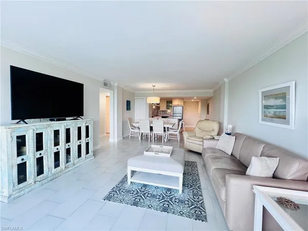 $2,200 | 5 Bluebill Avenue, Unit 303, Naples, FL 34108