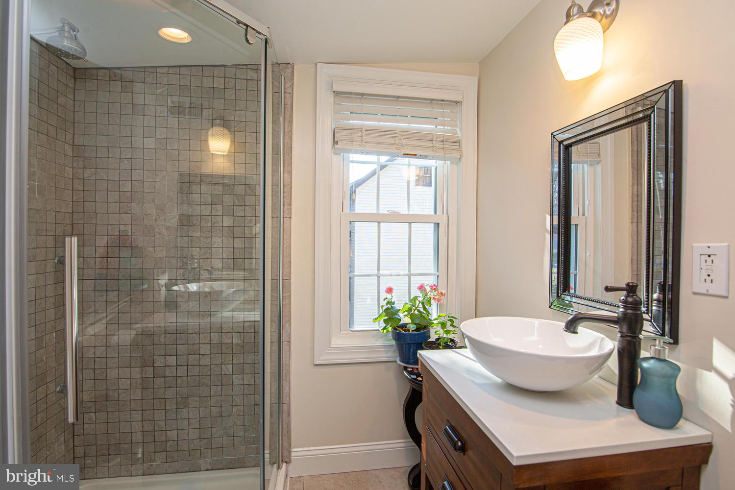 512 North Mill Road Kennett Square, PA 19348 - Photo 21 of 38 2nd Floor Full Bath