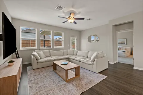 $400,000 | 9809 Eloquence Dr Manor, Manor, TX 78653