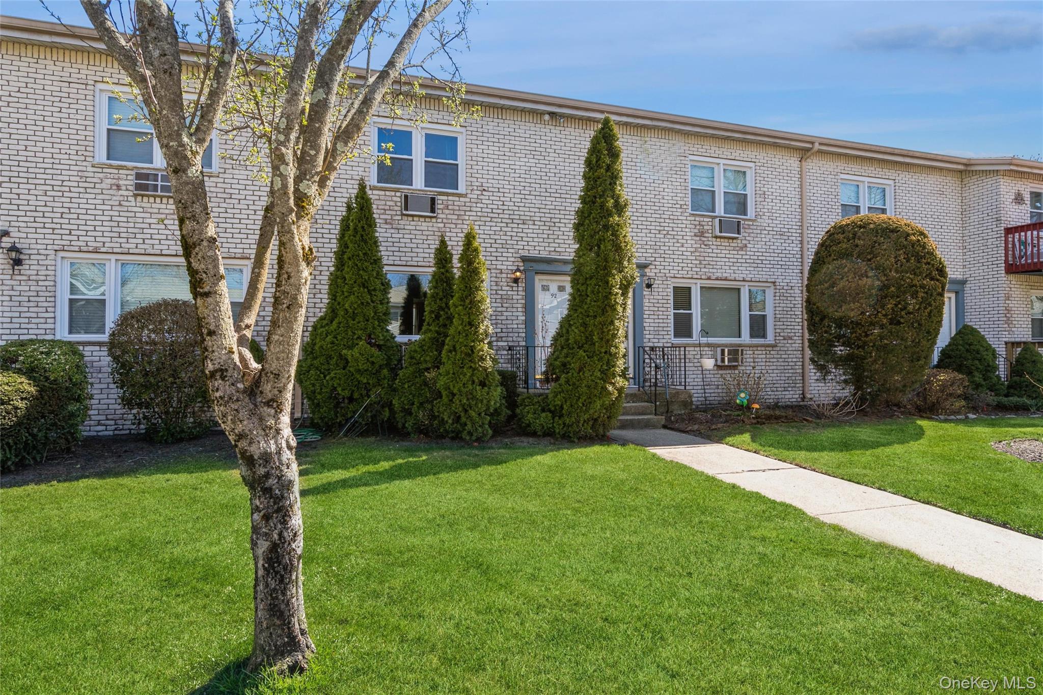 92 Cardinal Lane, Unit 92 Islip, NY 11751 - Photo 26 of 36 a view of a house with backyard and garden