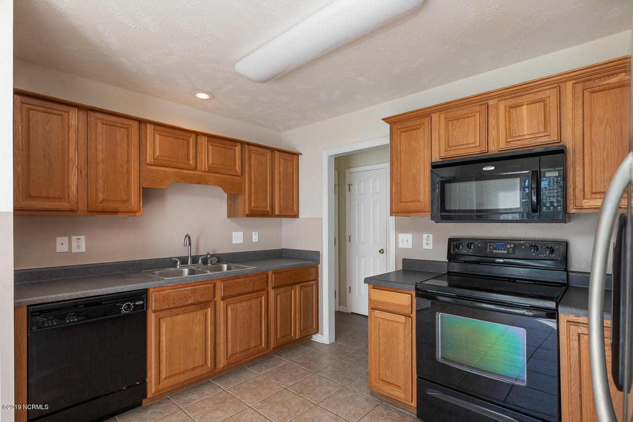 204 Target Lane Hubert, NC 28539 - Photo 14 of 37 12