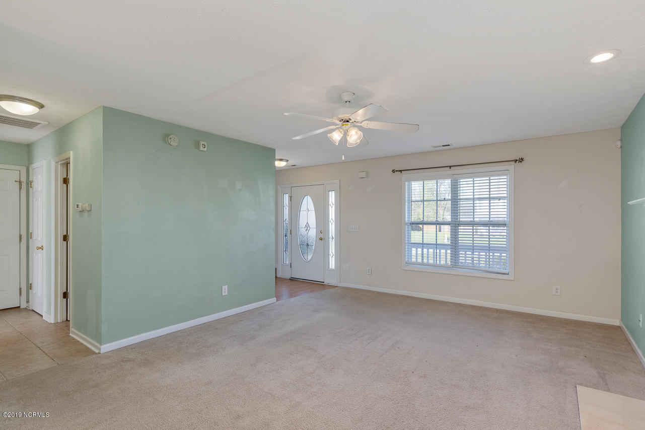 204 Target Lane Hubert, NC 28539 - Photo 10 of 37 8