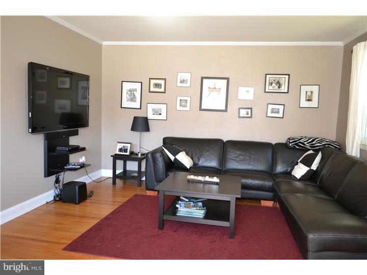1037 Crozer Lane Springfield, PA 19064 - Photo 4 of 24 Living Room