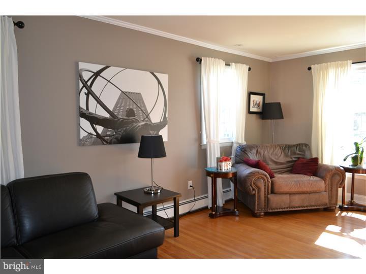 1037 Crozer Lane Springfield, PA 19064 - Photo 5 of 24 Living Room