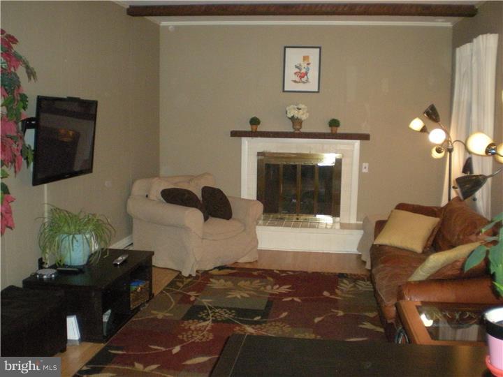 1037 Crozer Lane Springfield, PA 19064 - Photo 10 of 24 Family Room