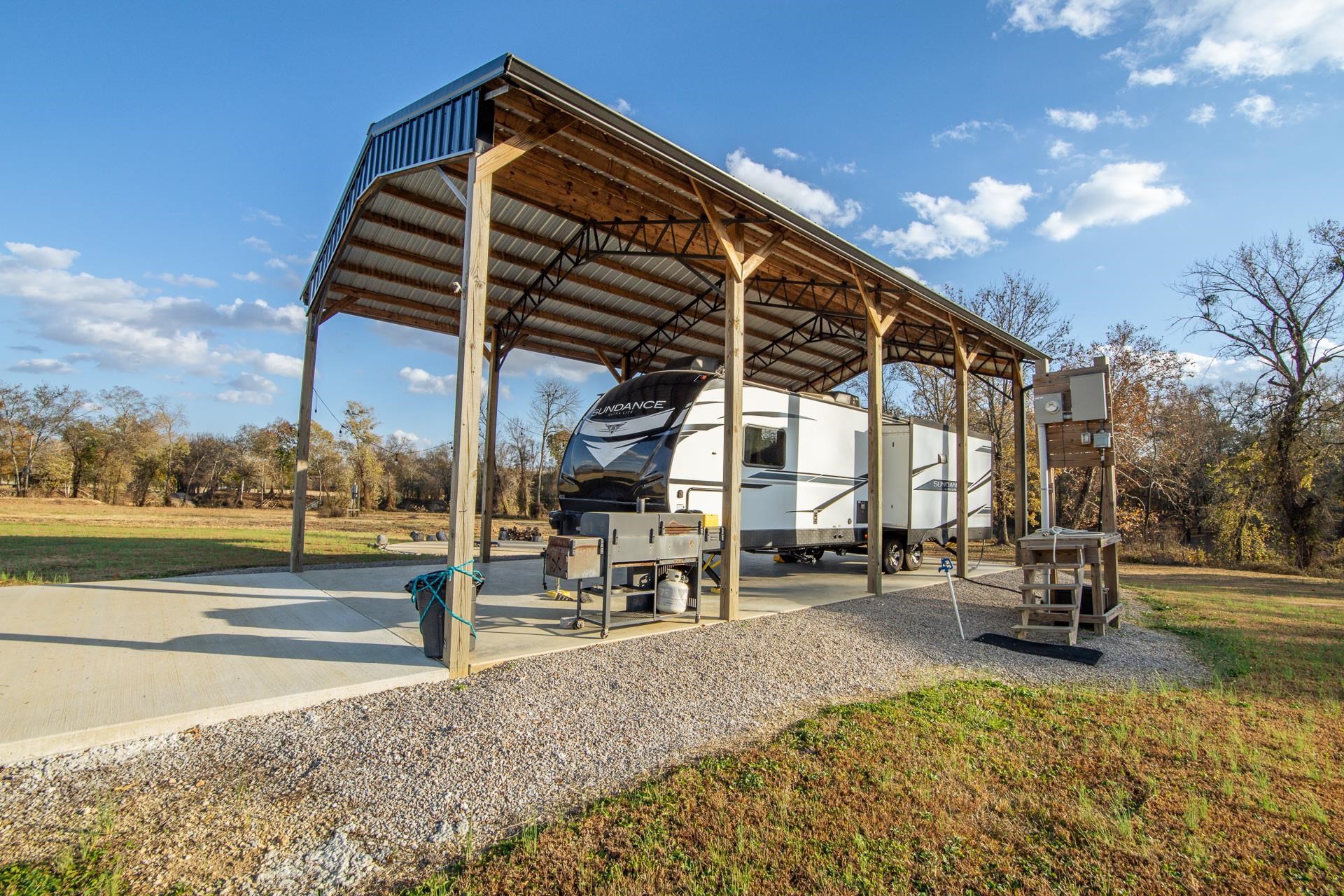 6425 Cravens Road Savannah, TN 38372 - Photo 6 of 39 a view of outdoor space with seating area