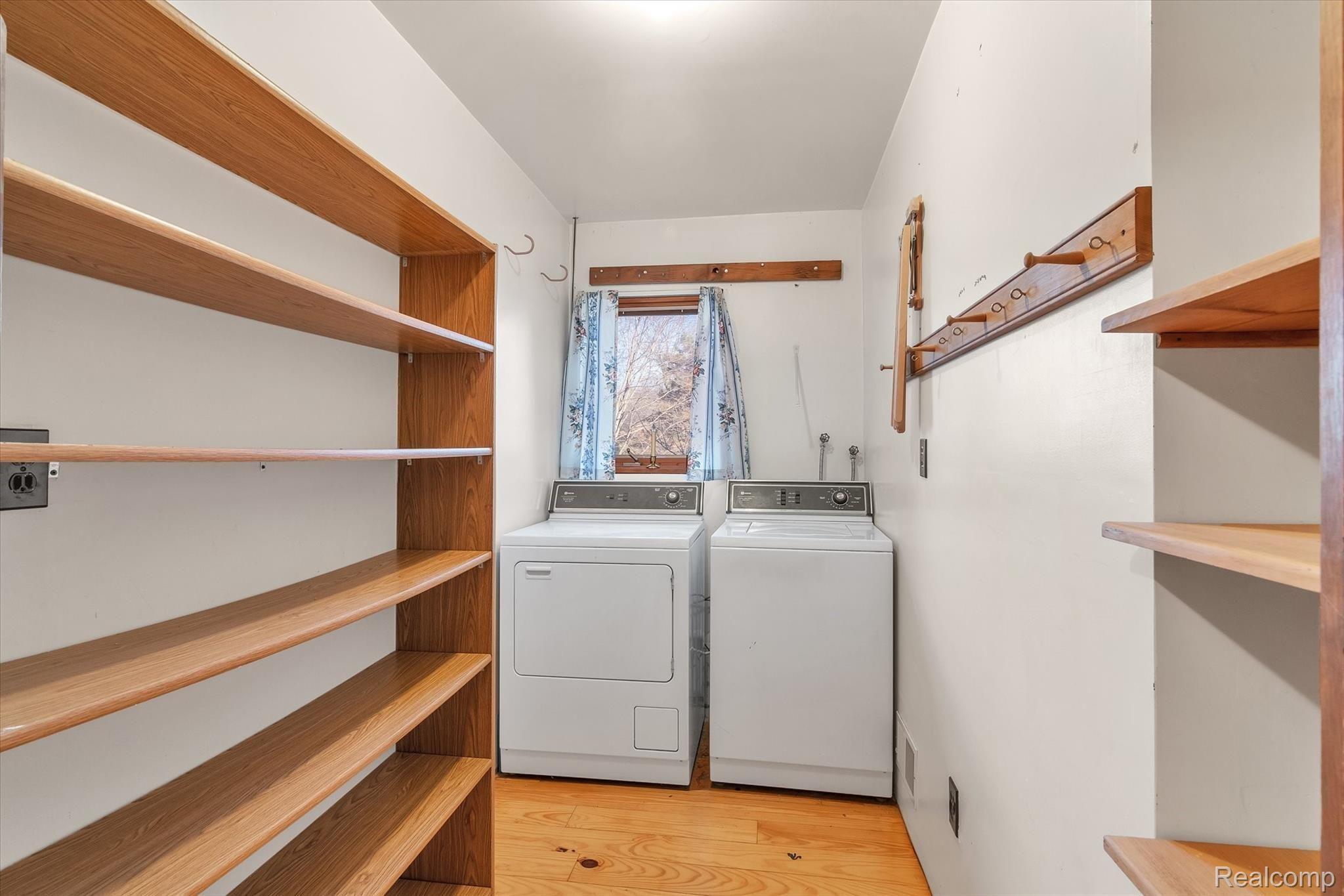 47111 Hull Road Belleville, MI 48111 - Photo 19 of 46 1st floor laundry!