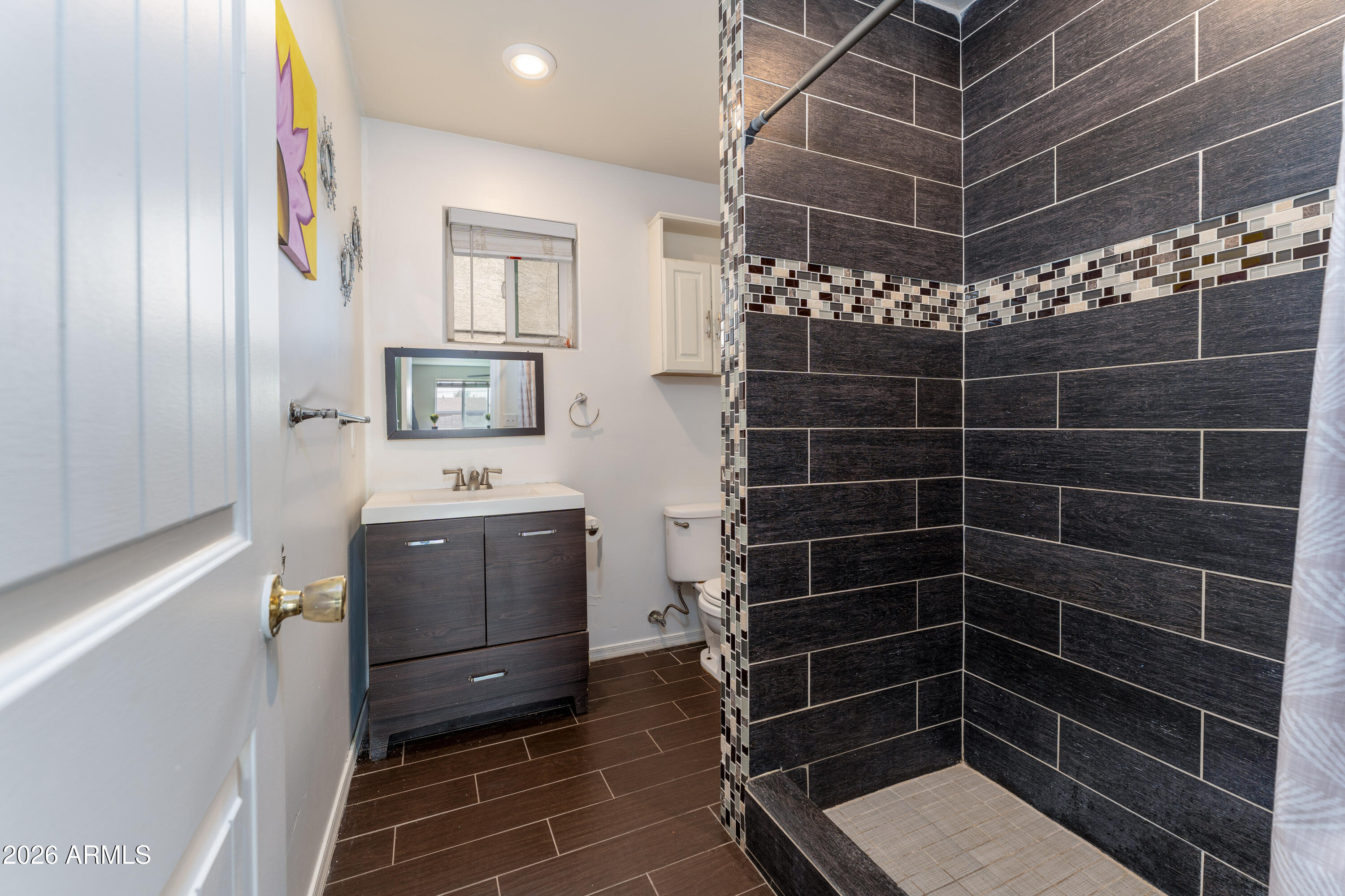 9616 North 11th Avenue Phoenix, AZ 85021 - Photo 21 of 32 a bathroom with a shower