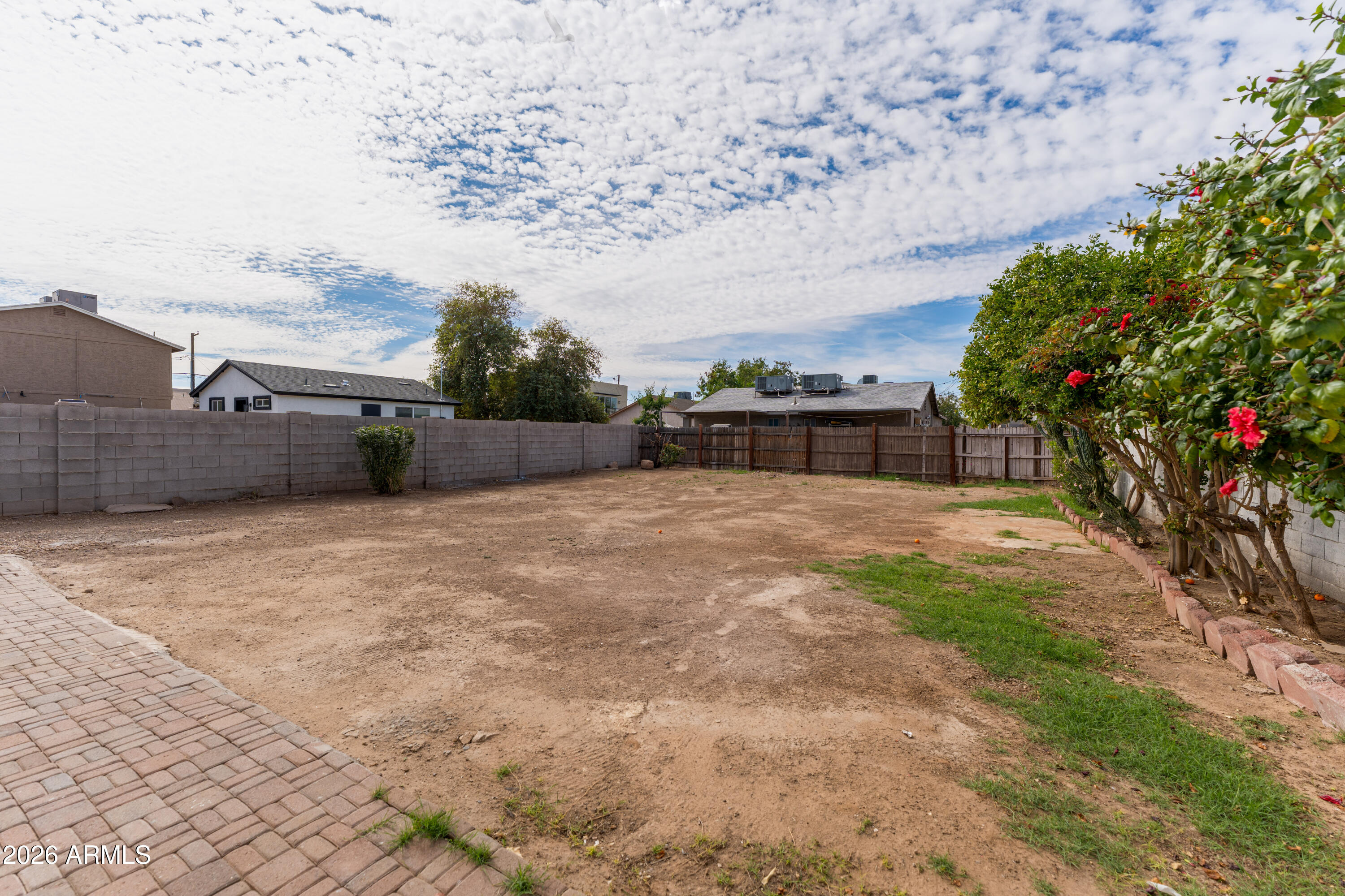 9616 North 11th Avenue Phoenix, AZ 85021 - Photo 24 of 32 a backyard of a house with lots of green space