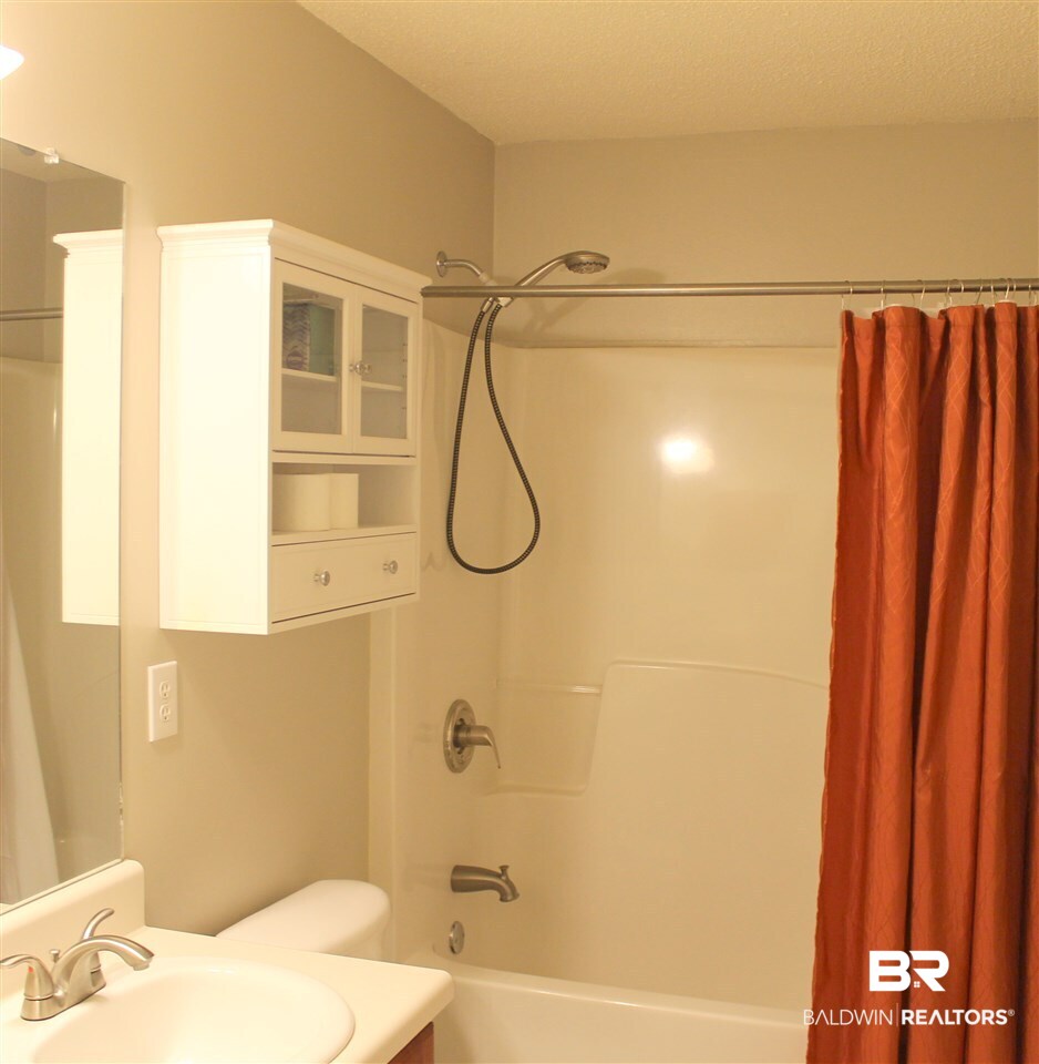 7593 Fresh Water Drive Daphne, AL 36527 - Photo 23 of 31 Hall Bath