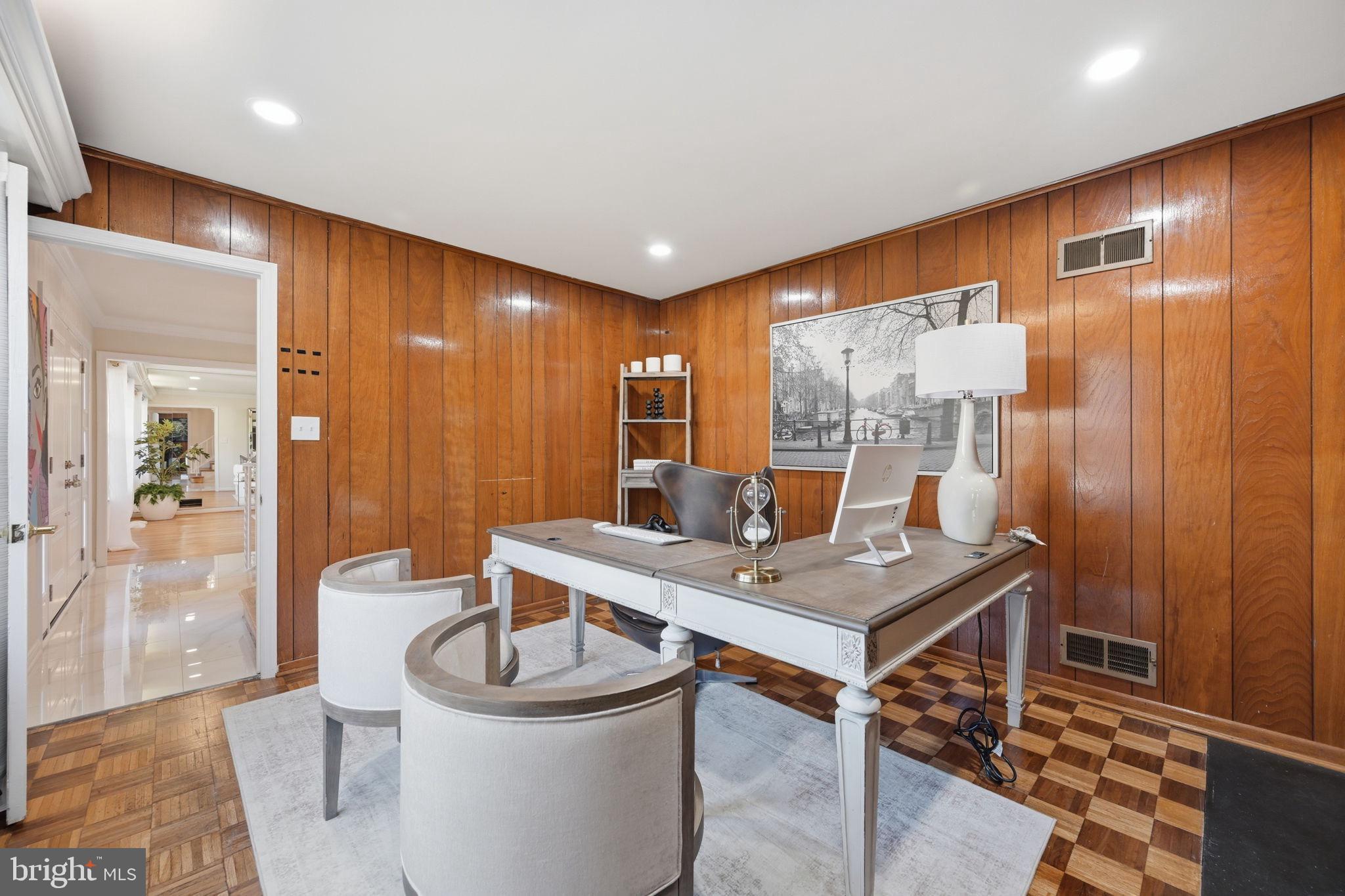 2827 Ellicott Street Northwest Washington, DC 20008 - Photo 17 of 56 a workspace with furniture and window