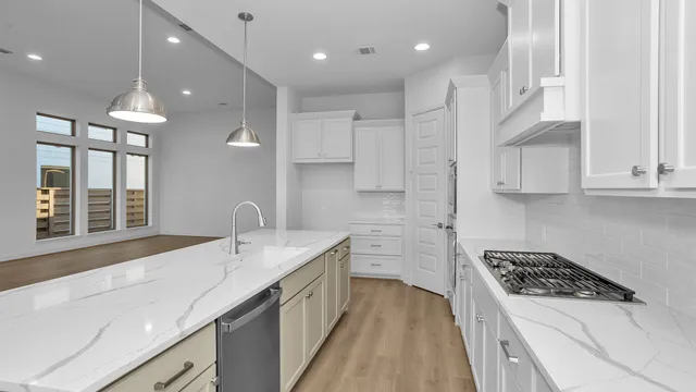 $599,900 | 10707 Avanti Drive, Richmond, TX 77469