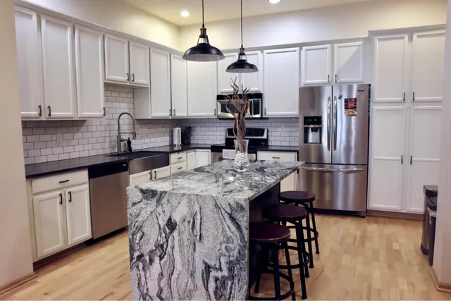 $2,500 | 3712 Wooddale Avenue South, Unit 8, St. Louis Park, MN 55416