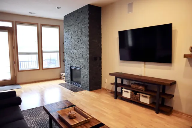 $2,500 | 3712 Wooddale Avenue South, Unit 8, St. Louis Park, MN 55416