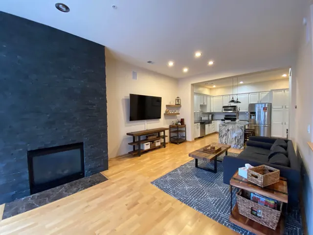 $2,500 | 3712 Wooddale Avenue South, Unit 8, St. Louis Park, MN 55416